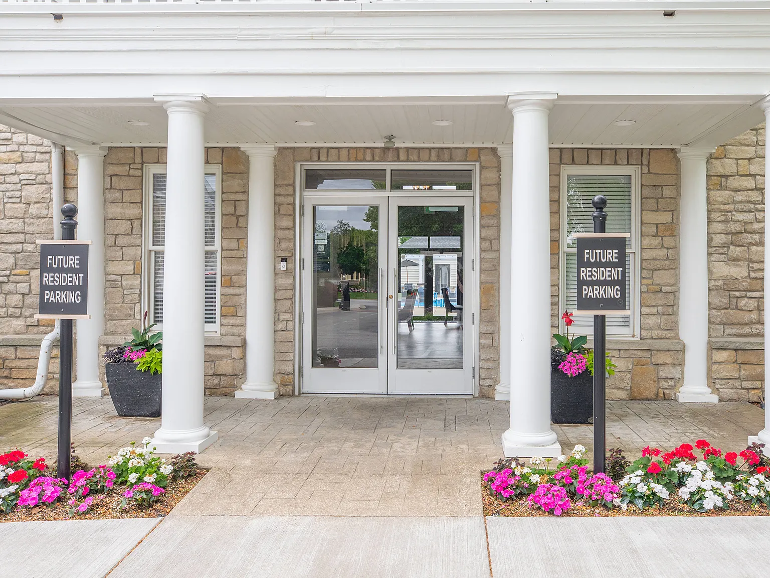 The Residence at Barrington — Photo 3