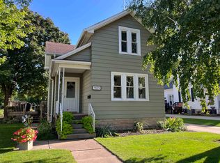 909 W 11th Ave, Oshkosh, WI 54902