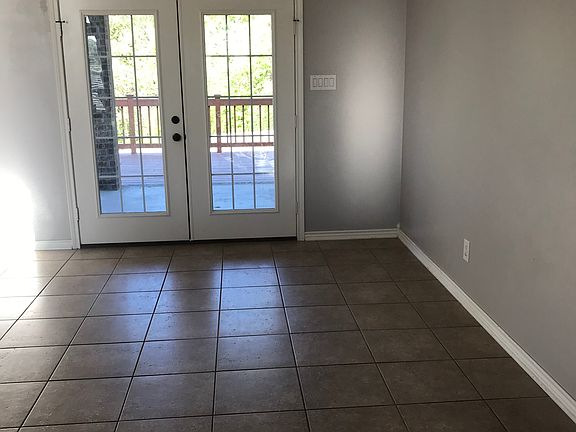 3rd image of 106 Elmwood Ct