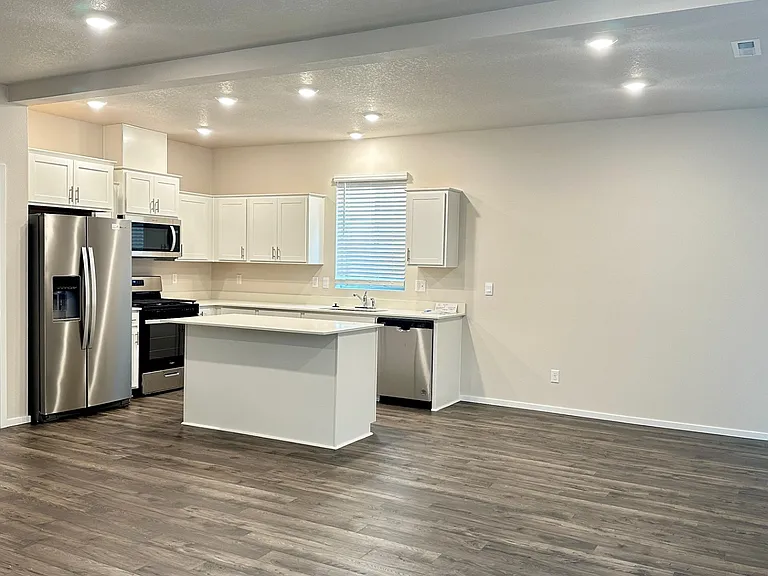 2272 30th Pl — Photo 3