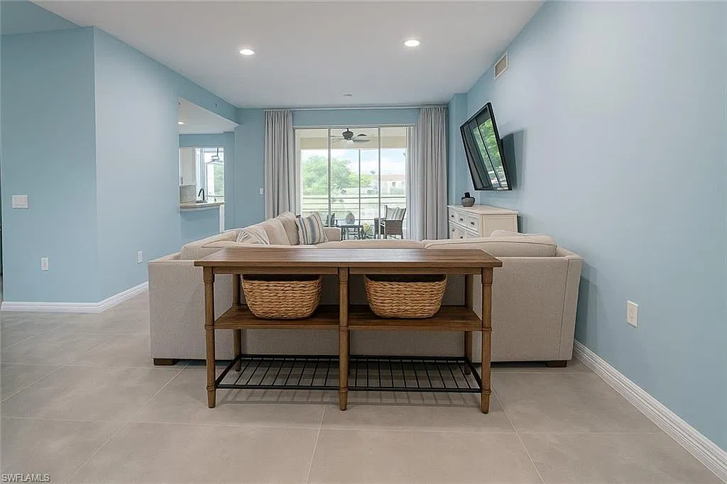 3 bed, 2.0 bath, 1438 sqft, $3,300 — Photo 3