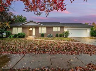 2490 Newport Ct, Oshkosh, WI 54904