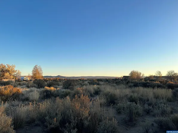 Glitter Ln, Christmas Valley, OR 97641