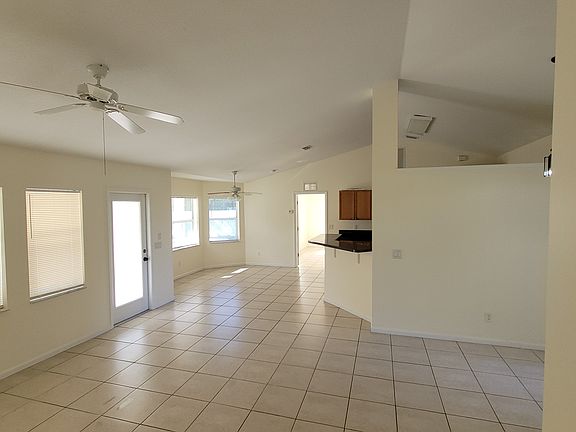 4th image of 930 SE Preston Ln