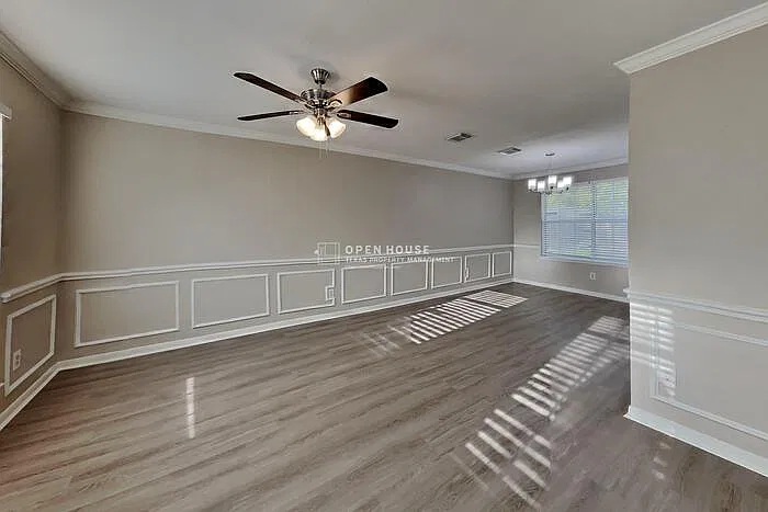 3 bed, 2.5 bath, 2396 sqft, $2,250 — Photo 4