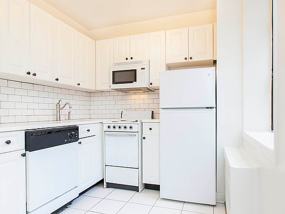 3rd image of 132 E 45th St APT 5B