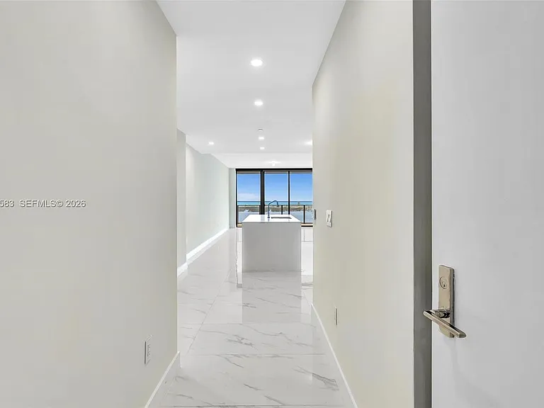 700 NE 24th St #5404 — Photo 4
