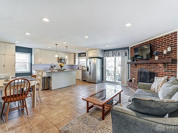 5th image of 895 Kentshire Dr