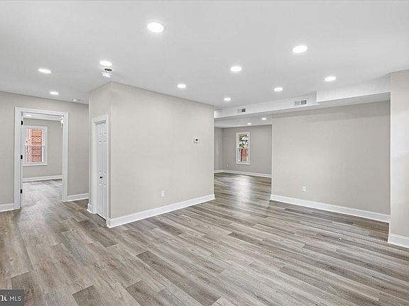 4th image of 20 Church St