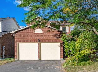 2 Chickasaw Cres, Ottawa, ON K2M1M3