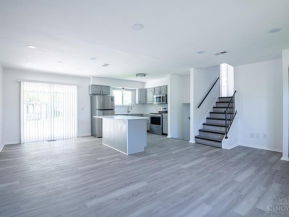 5th image of 2097 Bluehill Dr