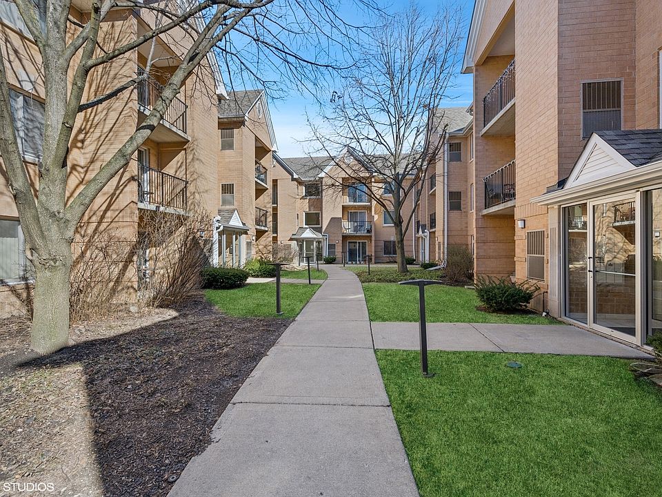 1st image of 8710 W Evelyn Ln APT 104