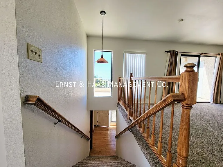2755 E Hill St — Photo 9