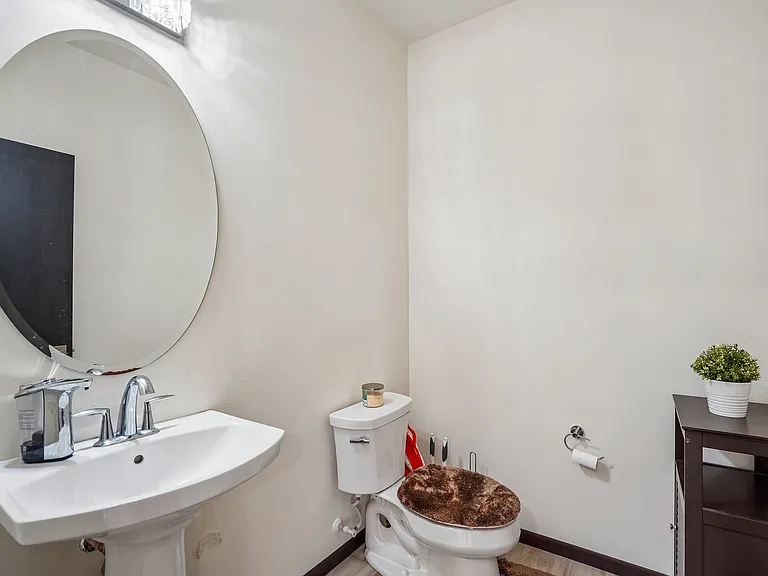 236 Sunshine Ln — Photo 37