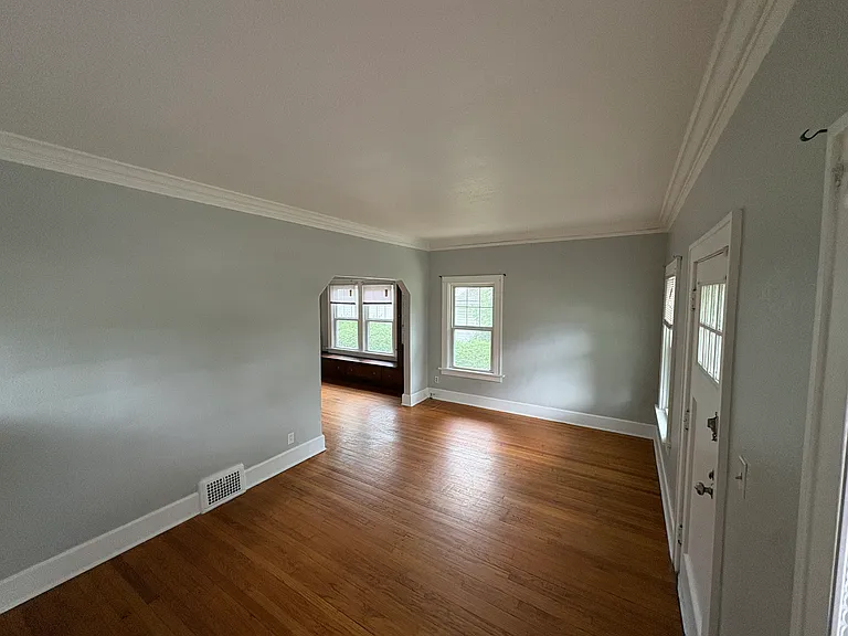 160 Talbot Dr — Photo 5