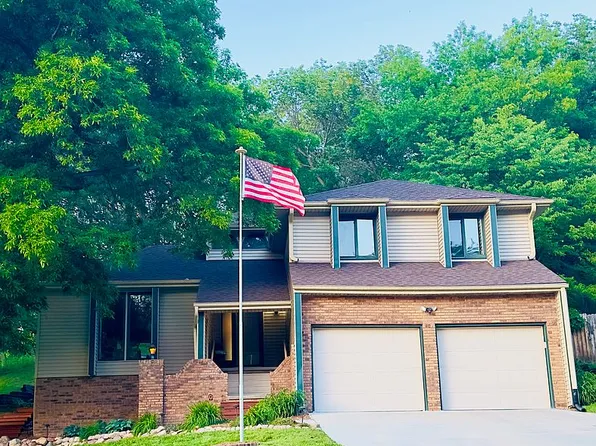 901 Moore Dr, Bellevue, NE 68005