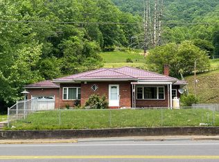 1674 Cook Pkwy, Oceana, WV 24870