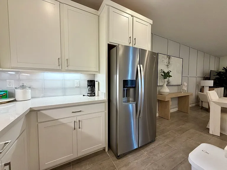802 Royal Beekman St — Photo 18