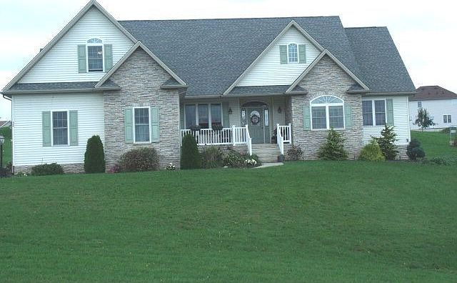 1st image of 32 Hillside Dr
