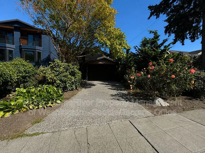 3 bed, 2.5 bath, 2340 sqft, $4,300 — Photo 3