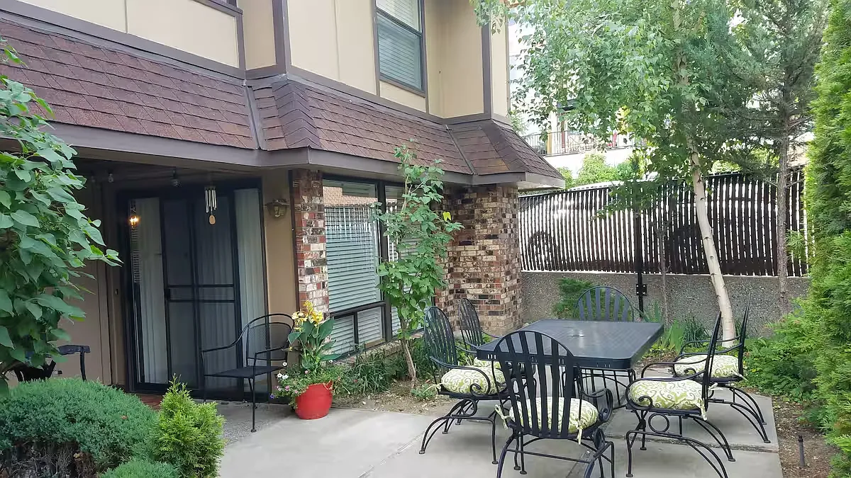 2 bed, 2.5 bath, 1356 sqft, $1,400 — Photo 2