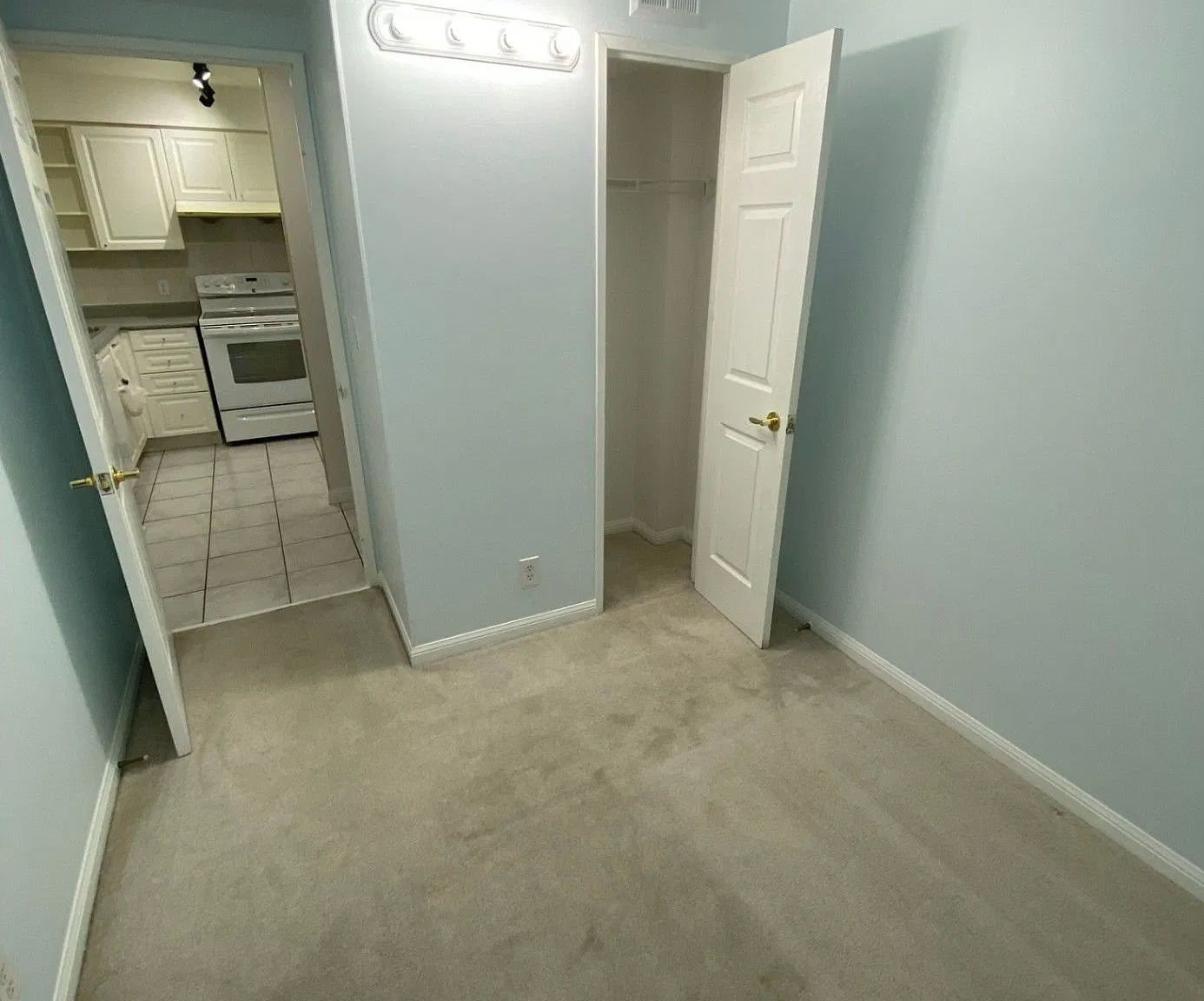Studio, $2,200 — Photo 4