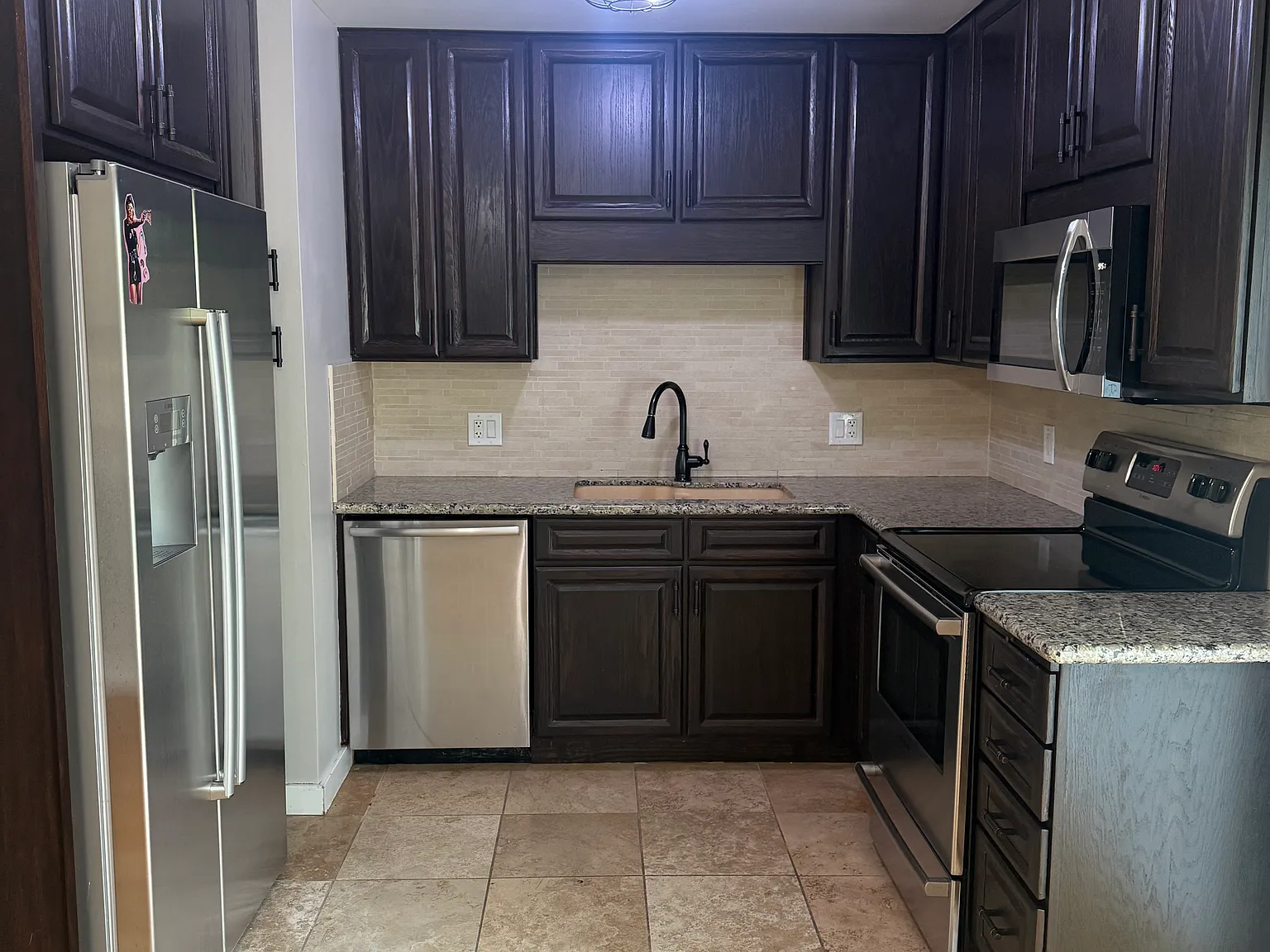 3 bed, 1355 sqft, $2,100 — Photo 3