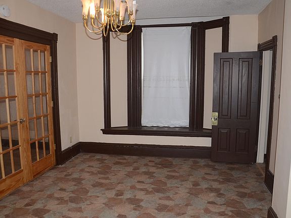 5th image of 301 Edmund Ave