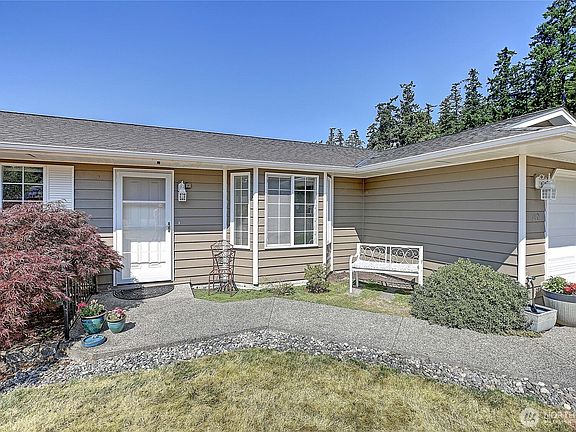 5th image of 740 Commodore Lane