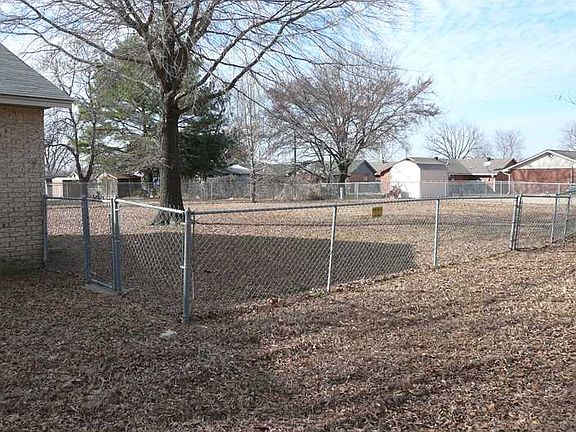 5th image of 3919 Hollis Dr