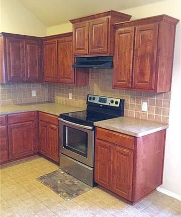 4th image of 524 Crescent Creek Ln