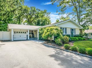 85 Eagle Ln, Hauppauge, NY 11788
