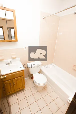 Rented by Jonis Realty | media 25