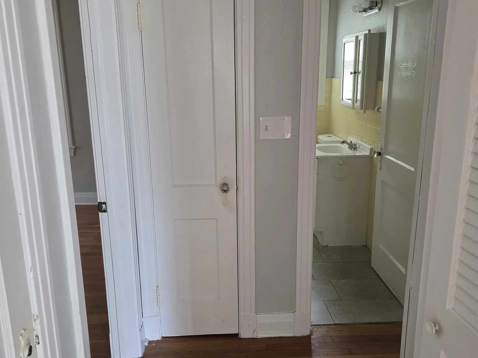 3 bed, 1100 sqft, $1,300 — Photo 3