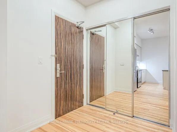 8763 Bayview Ave #230, Richmond Hill, ON L4B 3V1