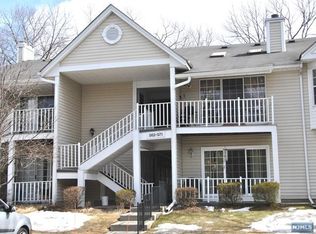 571 Holly Ct, Mahwah, NJ 07430