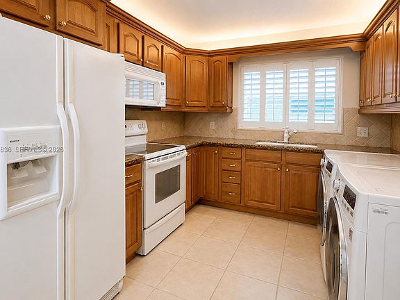4th image of 401 Briny Ave APT 605