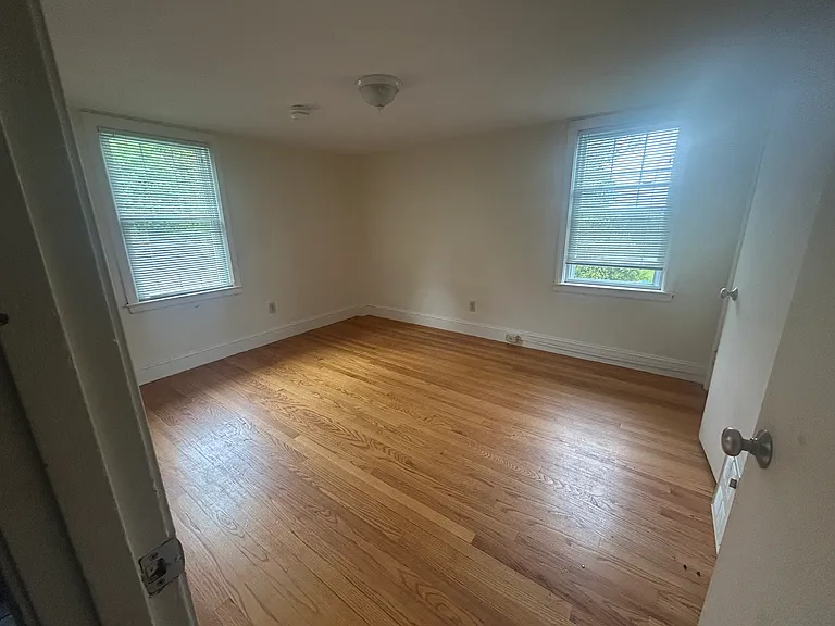 263 Maple Ave #2R — Photo 8
