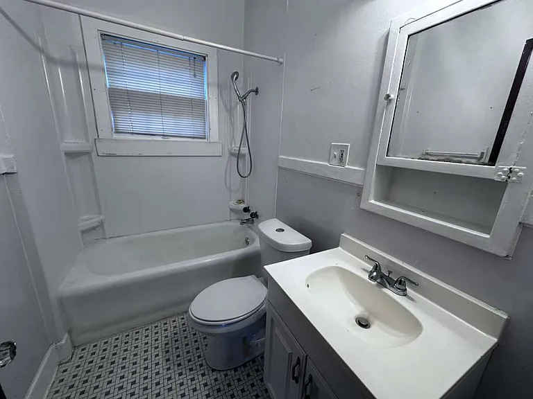 1325 Laclede Rd #2 — Photo 10