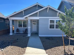 880 NW 19th St, Redmond, OR 97756