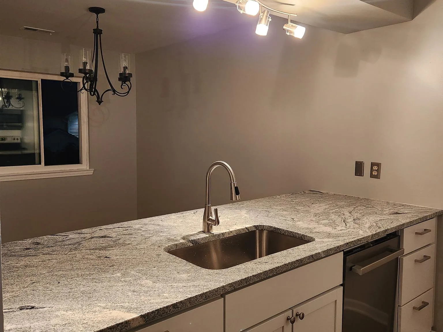 2 bed, 900 sqft, $1,550 — Photo 4
