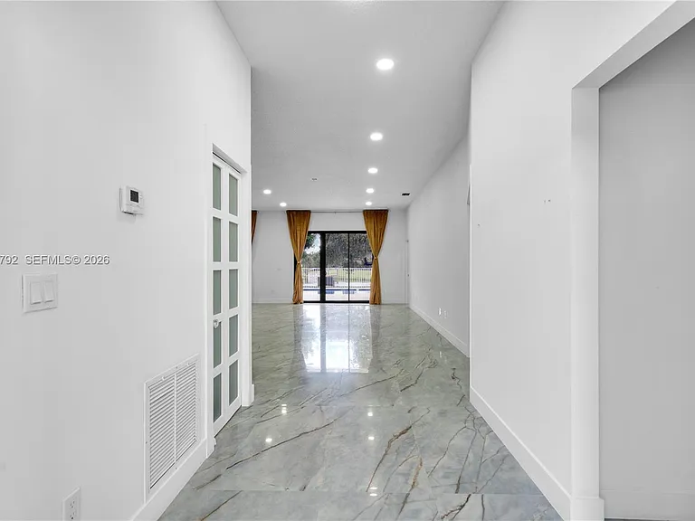 758 Lake Wellington Dr — Photo 6