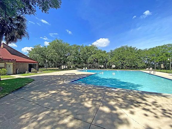 5th image of 4537 Great Oak Dr