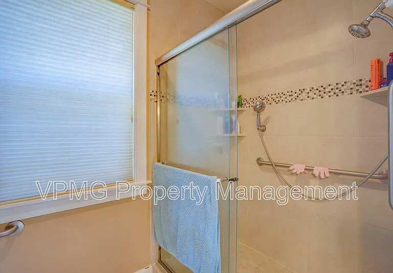 23517 NE 68th St — Photo 37