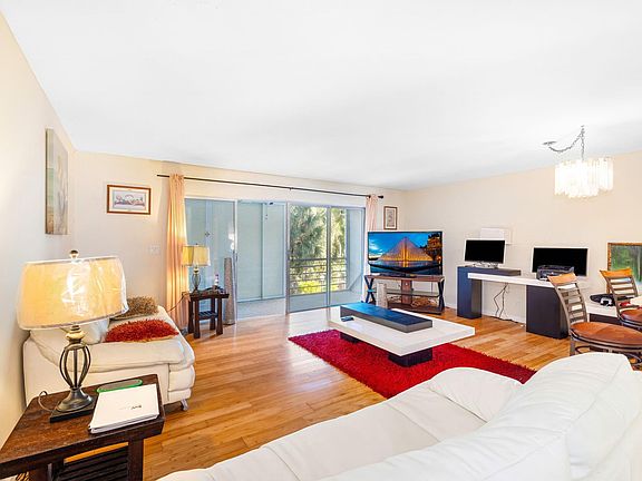 5th image of 700 NE 14th Avenue #211