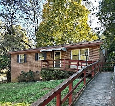2nd image of 1942 Longleaf Dr