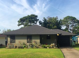 5325 Whitaker St, Groves, TX 77619