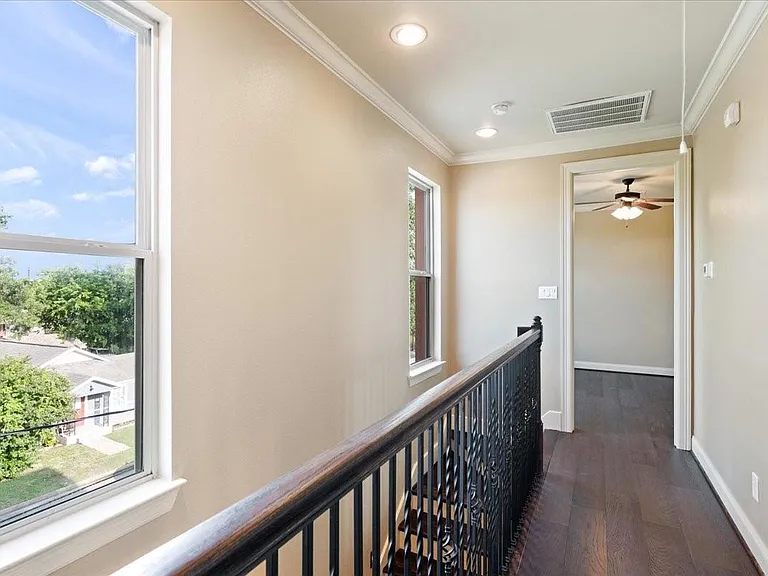1520 Amundsen St — Photo 25