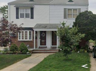 7736 251st St, Bellerose, NY 11426