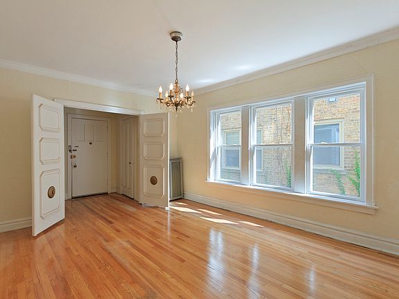 5th image of 6124 N Francisco Ave